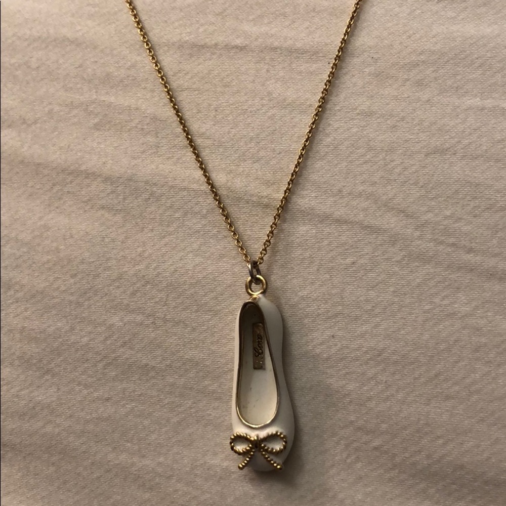 3 Lily Pads White And Gold Shoe Necklace